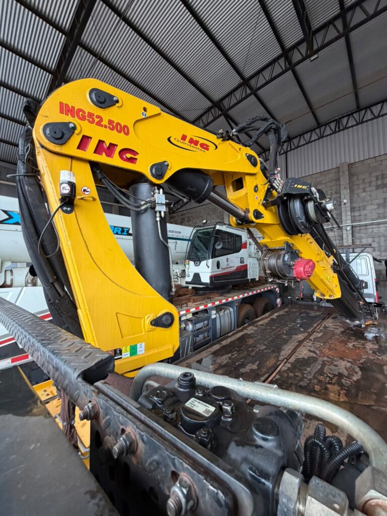 ING 52.500 + Flyjib + Carroceria
